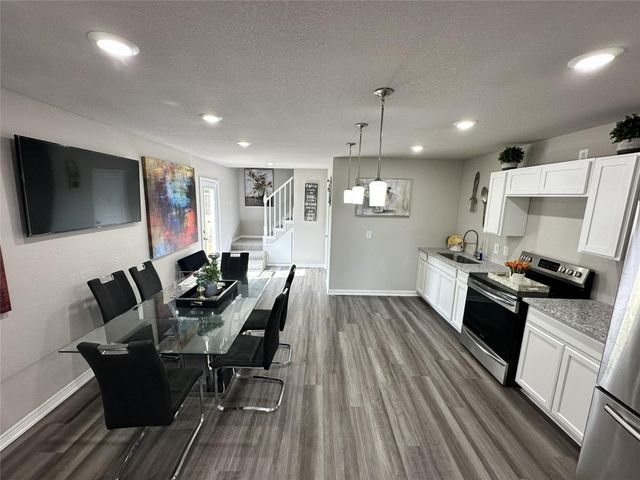 203 S 5th Street, Highlands, TX 77562
