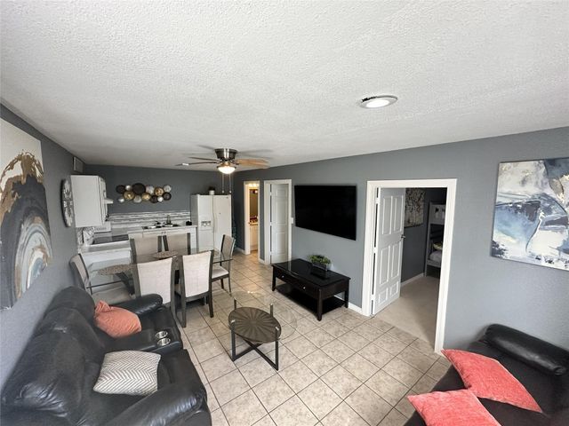 203 S 5th Street, Highlands, TX 77562