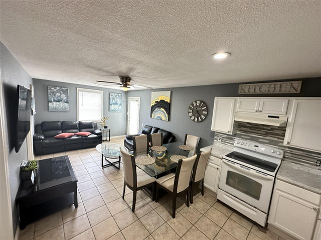 203 S 5th Street, Highlands, TX 77562