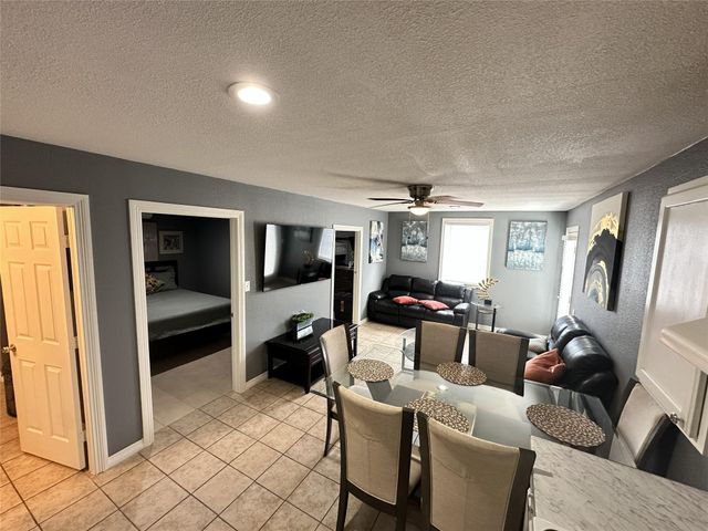203 S 5th Street, Highlands, TX 77562