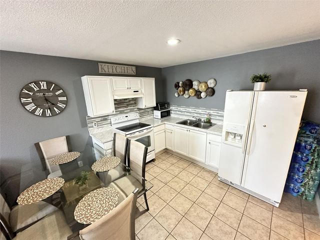 203 S 5th Street, Highlands, TX 77562