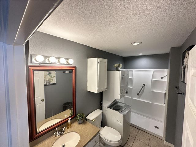 203 S 5th Street, Highlands, TX 77562