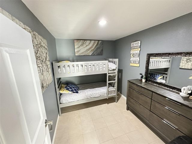 203 S 5th Street, Highlands, TX 77562