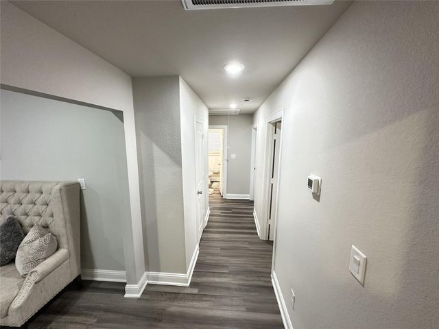 203 S 5th Street, Highlands, TX 77562