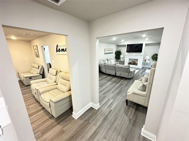 203 S 5th Street, Highlands, TX 77562