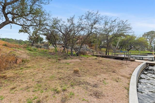 149 Roadrunner LN, Burnet, TX 78611