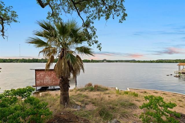 149 Roadrunner LN, Burnet, TX 78611