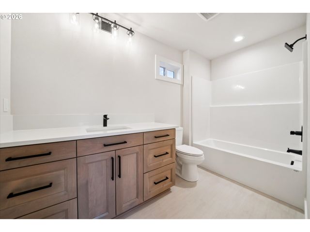 123 WILD DUCK Run, Silverton, OR 97381