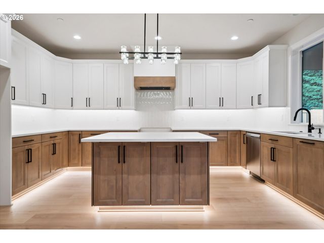123 WILD DUCK Run, Silverton, OR 97381