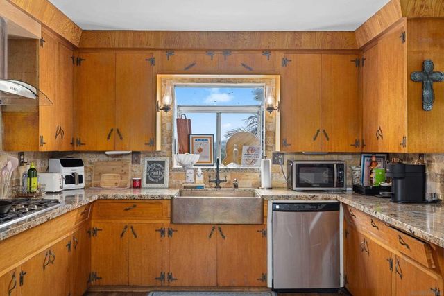 13320 Mapleview Street, Lakeside, CA 92040
