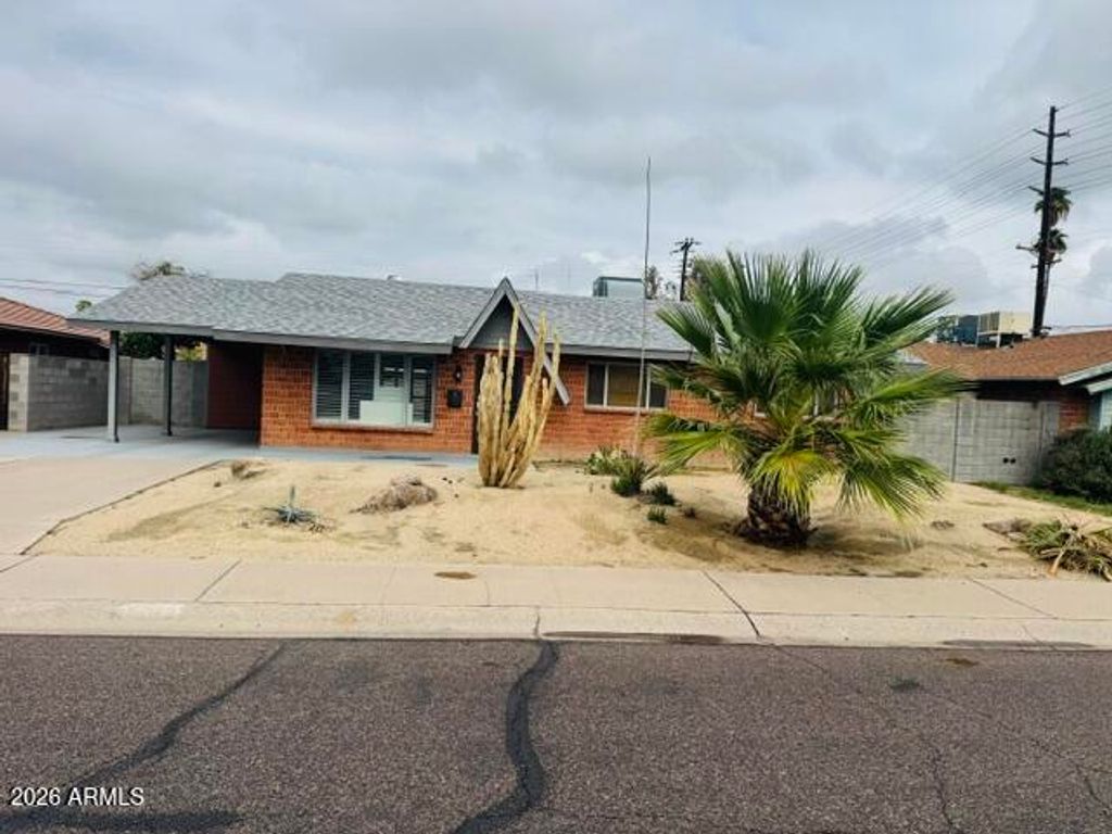3708 W BERRIDGE Lane, Phoenix, AZ 85019 — photo 2