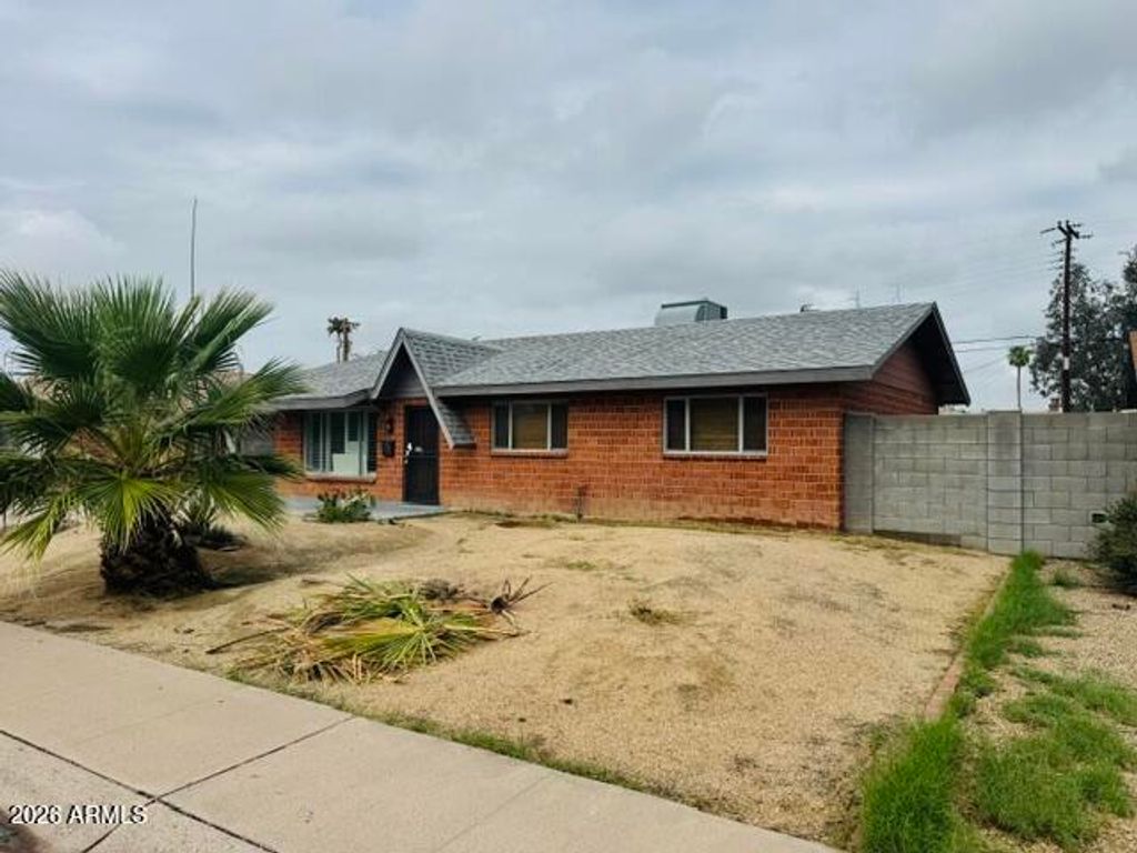 3708 W BERRIDGE Lane, Phoenix, AZ 85019 — photo 4
