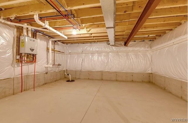 4915 Waterford Lane, Hamburg, NY 14075