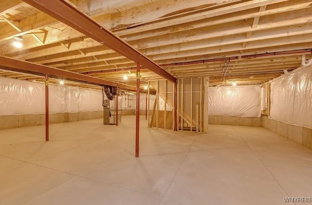 4915 Waterford Lane, Hamburg, NY 14075