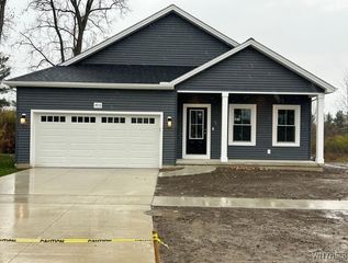 4915 Waterford Lane, Hamburg, NY 14075