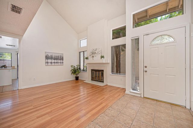 2316 Sandcastle Way, Sacramento, CA 95833