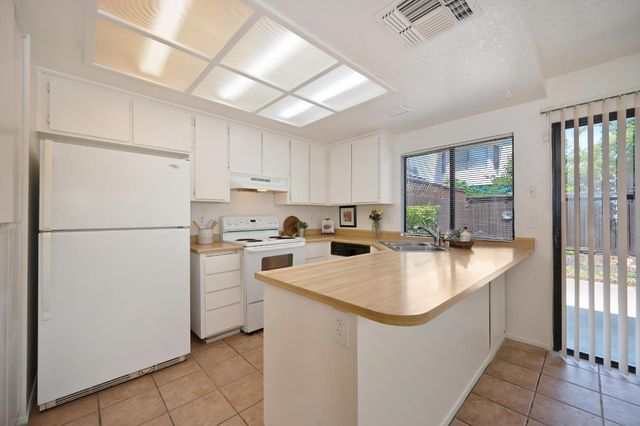 2316 Sandcastle Way, Sacramento, CA 95833