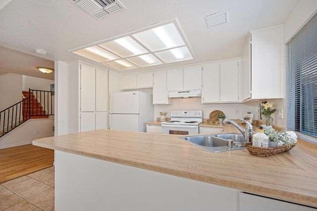 2316 Sandcastle Way, Sacramento, CA 95833