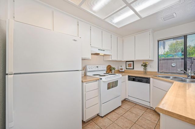 2316 Sandcastle Way, Sacramento, CA 95833
