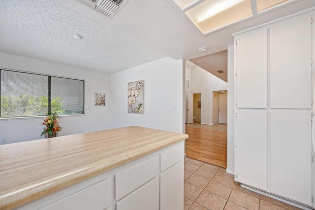 2316 Sandcastle Way, Sacramento, CA 95833