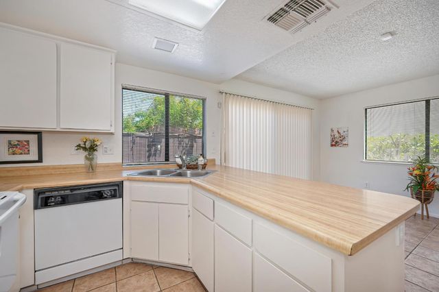 2316 Sandcastle Way, Sacramento, CA 95833