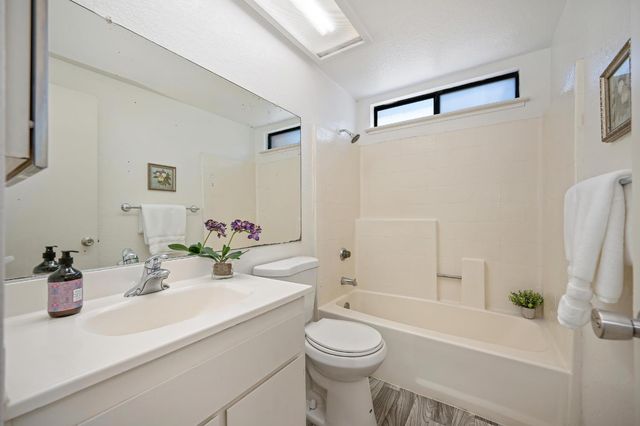 2316 Sandcastle Way, Sacramento, CA 95833