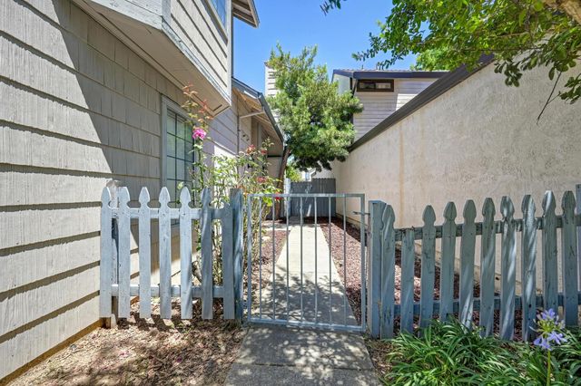 2316 Sandcastle Way, Sacramento, CA 95833