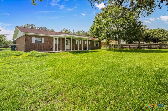 939 N San Patricio Street, Goliad, TX 77963