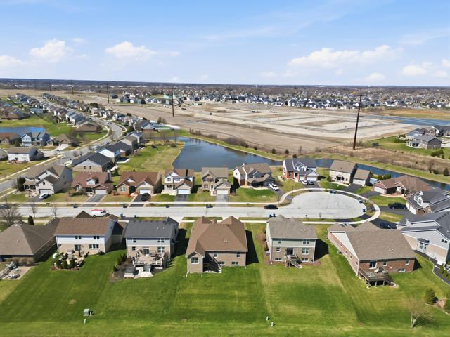 10322 Adler Cove, St. John, IN 46373