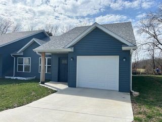 105 S MARGARITA CT, Centralia, MO 65240