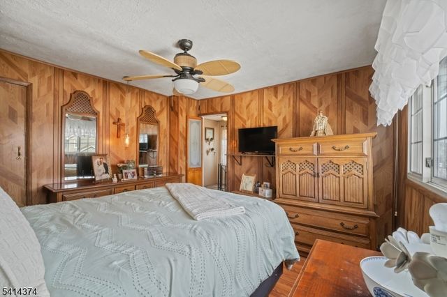 200 Page Ave, Lyndhurst Twp., NJ 07071