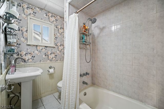 200 Page Ave, Lyndhurst Twp., NJ 07071