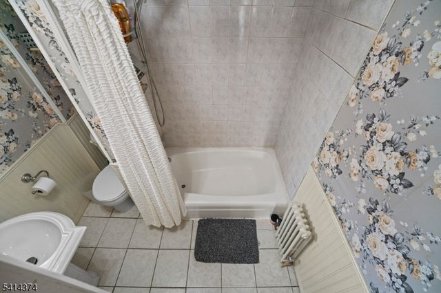 200 Page Ave, Lyndhurst Twp., NJ 07071