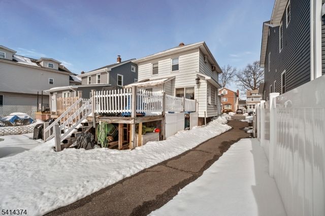 200 Page Ave, Lyndhurst Twp., NJ 07071