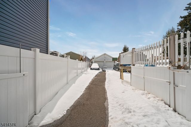 200 Page Ave, Lyndhurst Twp., NJ 07071