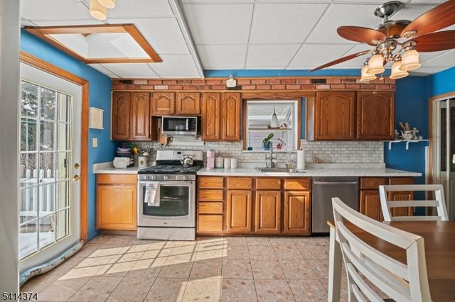 200 Page Ave, Lyndhurst Twp., NJ 07071