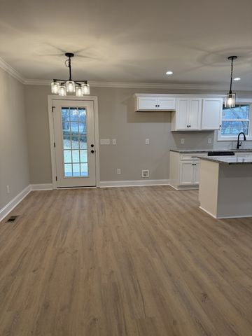 803 Manor Dr, Fayetteville, TN 37334