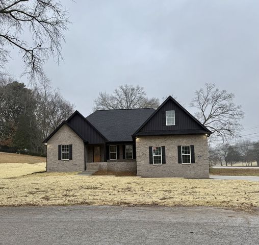 803 Manor Dr, Fayetteville, TN 37334