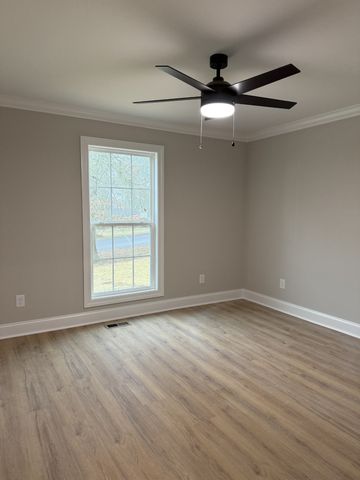 803 Manor Dr, Fayetteville, TN 37334