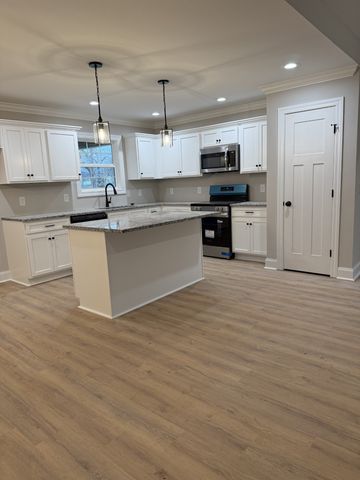 803 Manor Dr, Fayetteville, TN 37334