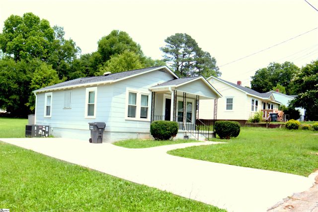 210 Mcdowell Street, Laurens, SC 29360