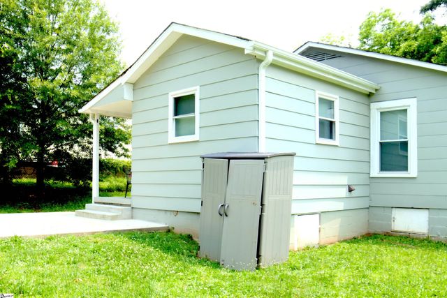 210 Mcdowell Street, Laurens, SC 29360