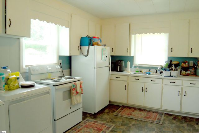 210 Mcdowell Street, Laurens, SC 29360