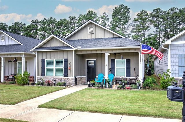42 Courtyard Lane, Cartersville, GA 30120
