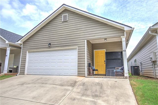 42 Courtyard Lane, Cartersville, GA 30120