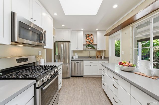 28 Glenwood Dr, Napa, CA 94559