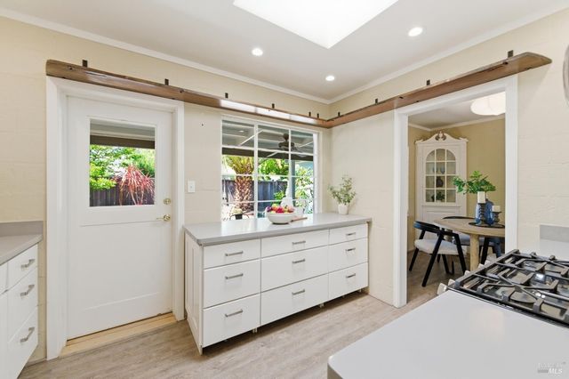 28 Glenwood Dr, Napa, CA 94559