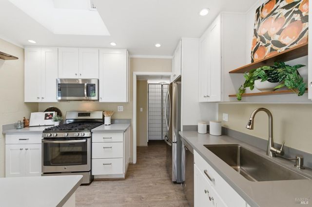 28 Glenwood Dr, Napa, CA 94559