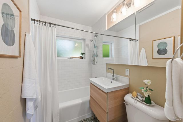 28 Glenwood Dr, Napa, CA 94559