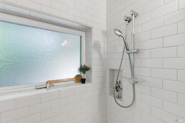 28 Glenwood Dr, Napa, CA 94559